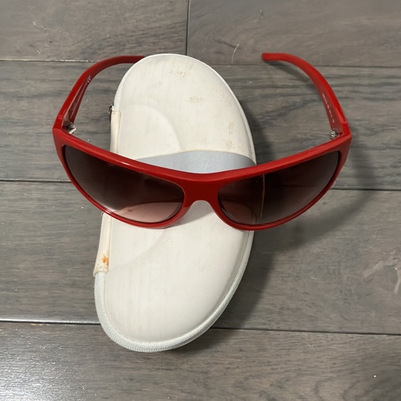 Y2K Vintage D&G Sunglasses with Case - Picture 5 of 14